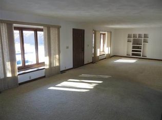 36 Illini Dr, Lincoln, IL 62656