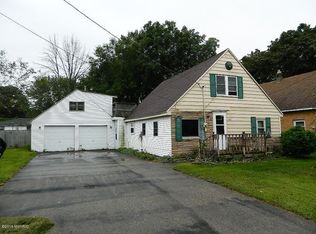 102 72nd St SE, Grand Rapids, MI 49548