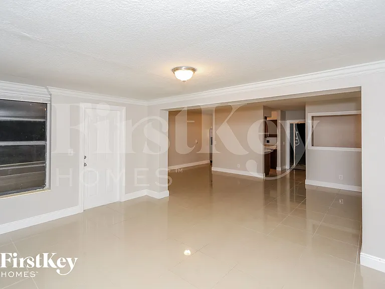 6548 SW 26th St — Photo 4