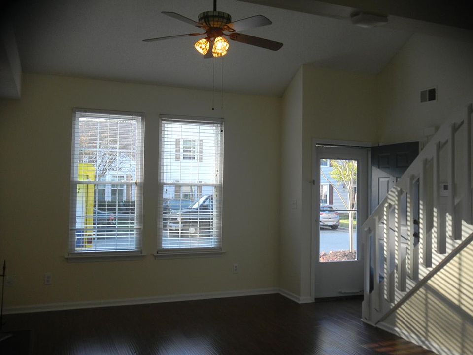 2nd image of 186 Gate House Rd