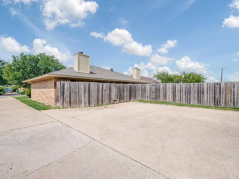 2319 Indigo Ln — Photo 29