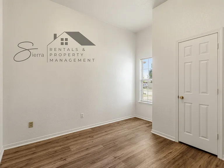 2304 Sandstone Dr — Photo 15