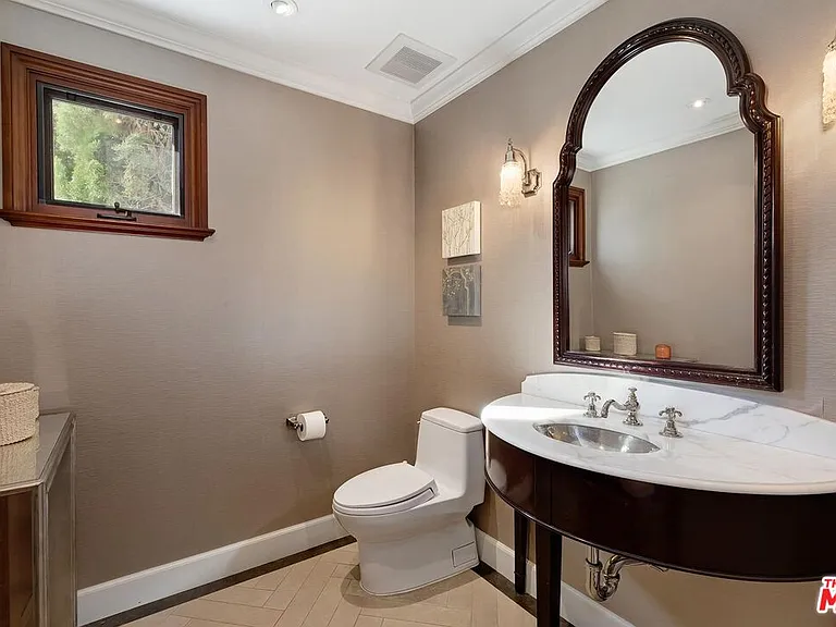 2134 La Mesa Dr — Photo 8