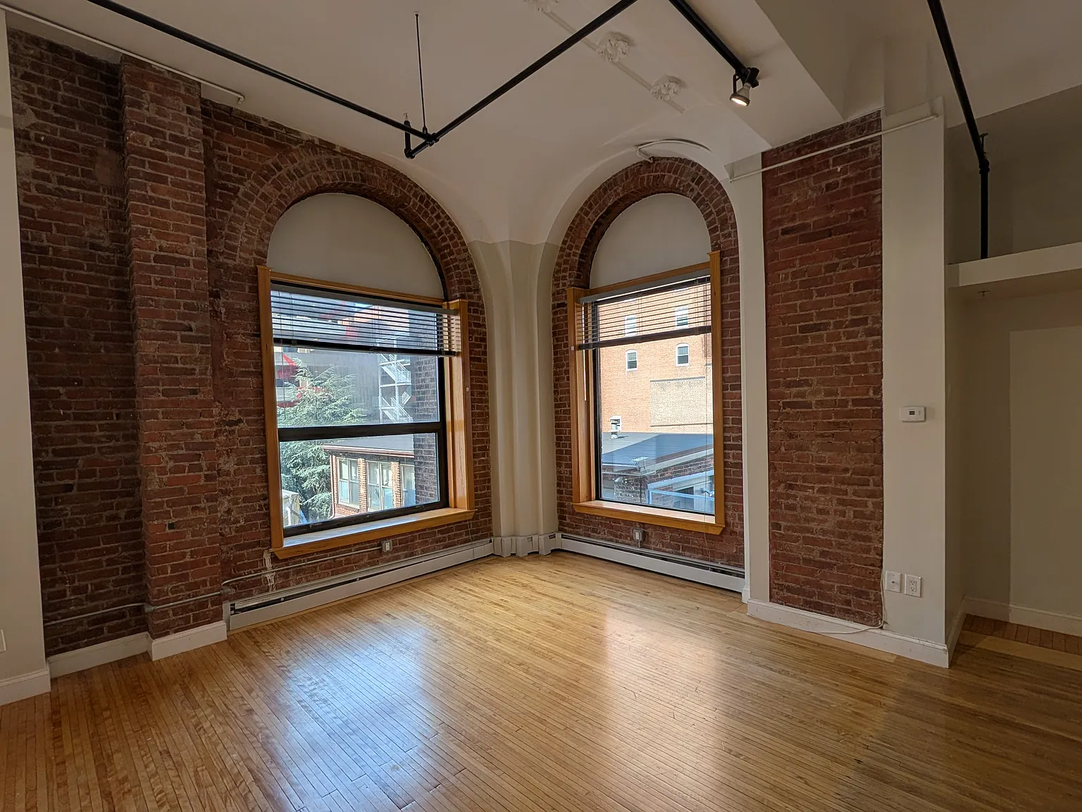 Bulldog Apartments — Photo 2