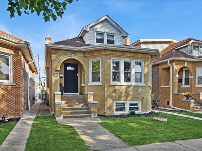 5736 W Roscoe St, Chicago, IL, 60634