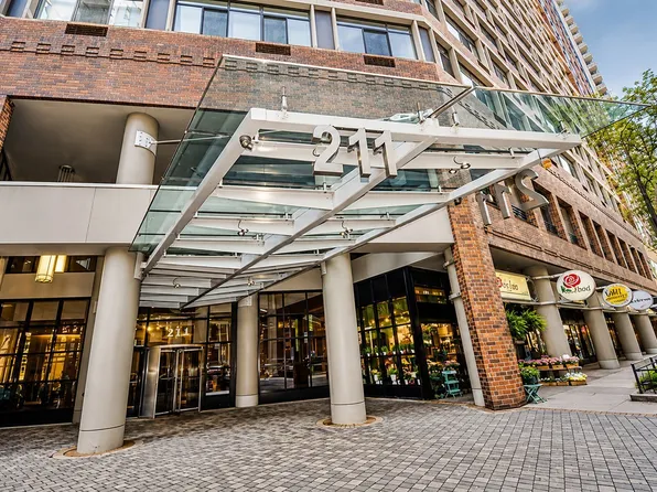211 E Ohio St APT 1821, Chicago, IL 60611