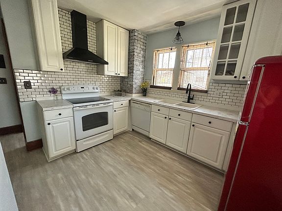 3rd image of 319 E Eliza St