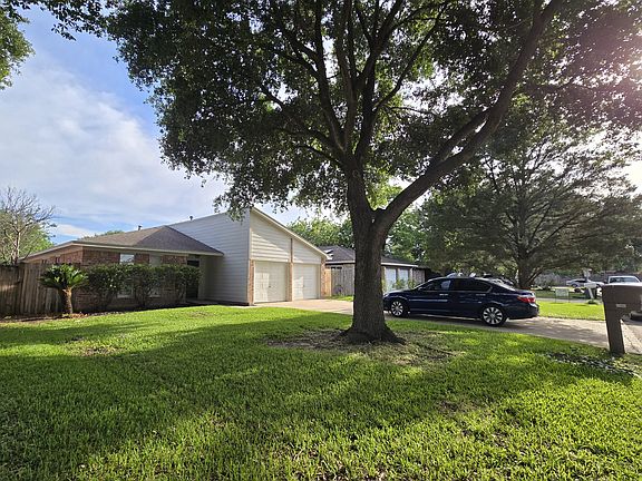 Extra long driveway to accommodate guests and family.