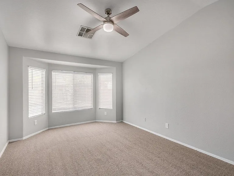 10012 W Wood St — Photo 12