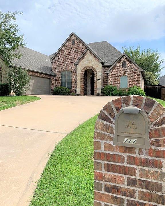 1st image of 727 Clay Ln