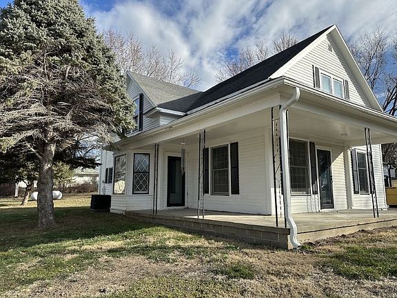 2nd image of 810 Meadow Ave