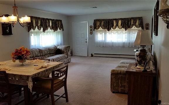 3rd image of 19 Beaumont Ct