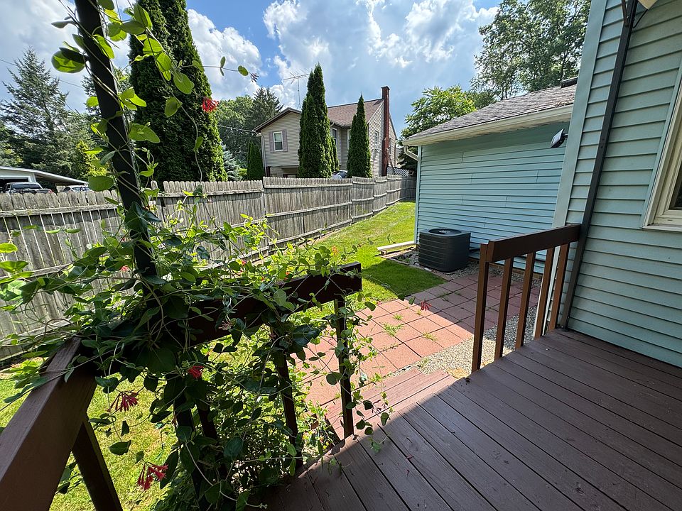 Beautiful backyard - corner of cul de sac so lots of privacy