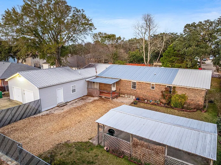 122 Beach Dr — Photo 46