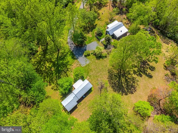 240 Whorton Hollow Rd, Castleton, VA 22716