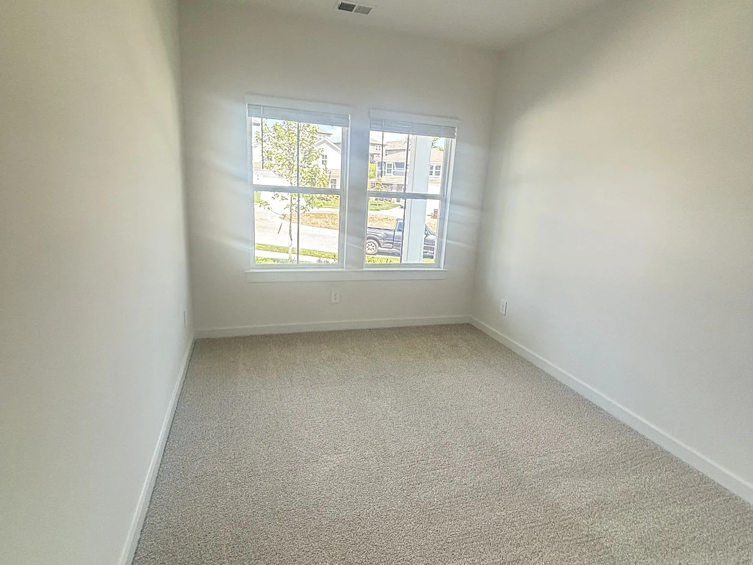4 bed, 2135 sqft, $2,800 — Photo 4