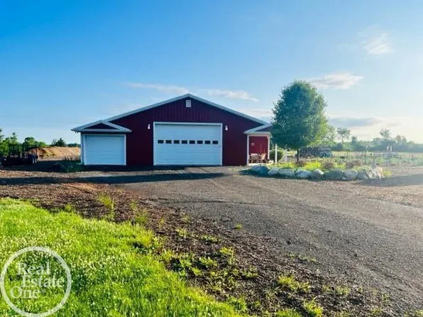 11404 Hill Rd, Riley, MI 48041