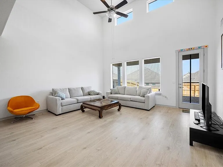 420 Deerpath St — Photo 10