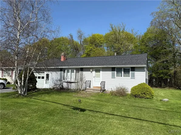 212 Vanida Dr, Camillus, NY 13031