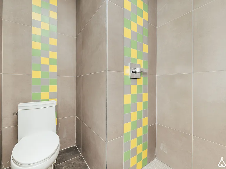 195 Menahan St #3C — Photo 6