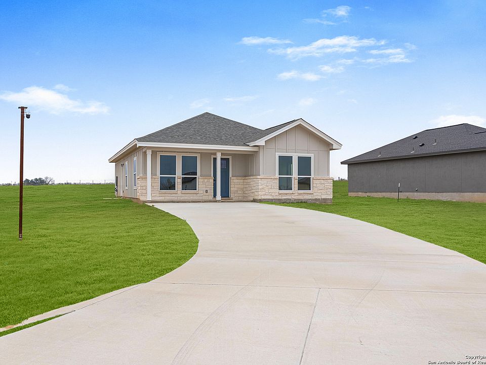 1st image of 140 Camino Verde