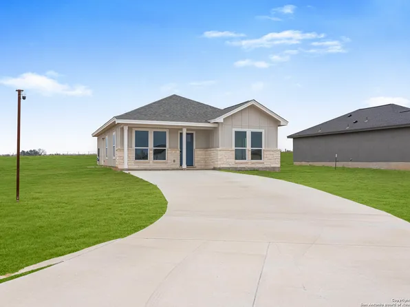 140 Camino Verde, La Vernia, TX 78121