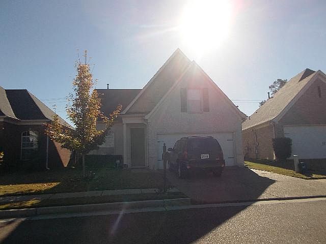1st image of 886 Tamarind Ln