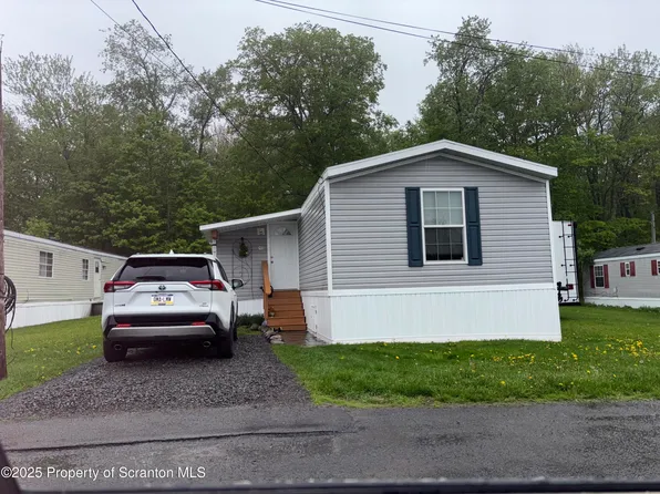48 Mountain Laurel Vlg #48, Moscow, PA 18444