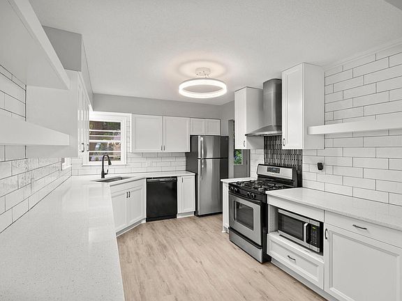 3rd image of 1712 W 66th St