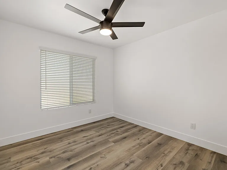 2729 Frankel St #1/2 — Photo 26