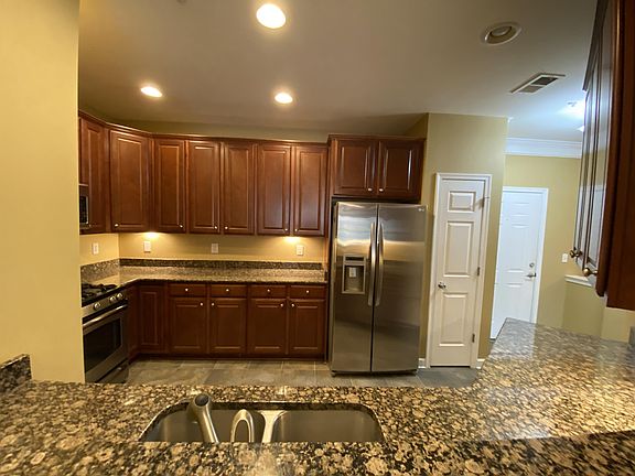 2nd image of 621 Cobblestone Blvd Unit T3
