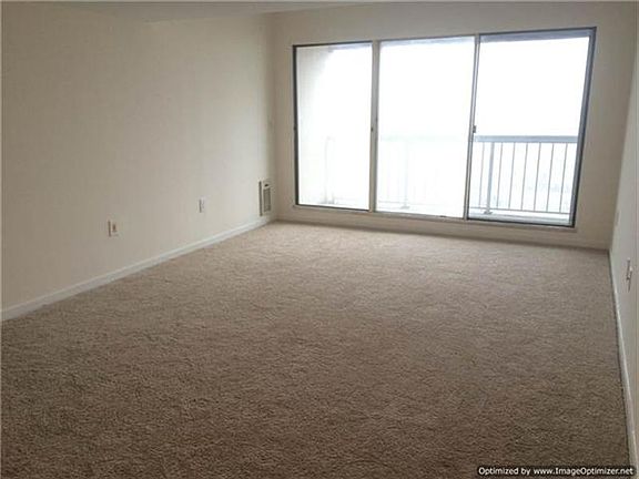 5th image of 10 Stewart Pl APT 10DE