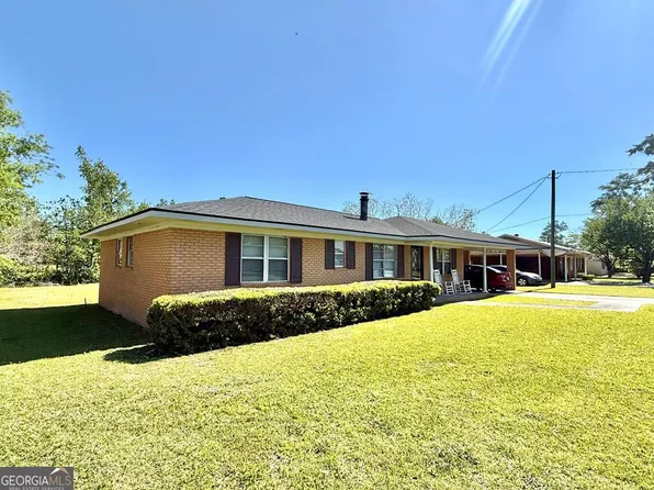 60 Lakeside Dr, Hazlehurst, GA 31539