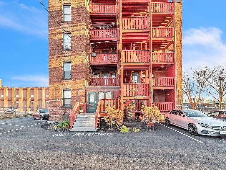 649 S Summer St #3-L — Photo 2