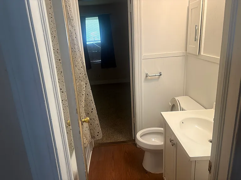 714 N Lake St — Photo 1