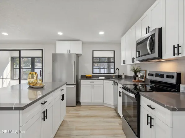 2569 EASTILL Drive, Jacksonville, FL 32211