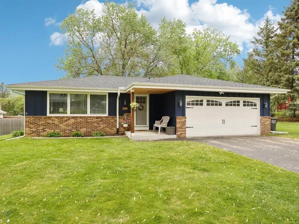 812 Dante DRIVE, Oconomowoc, WI 53066