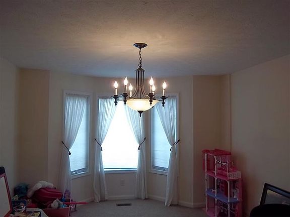 4th image of 23 Knollview Ct