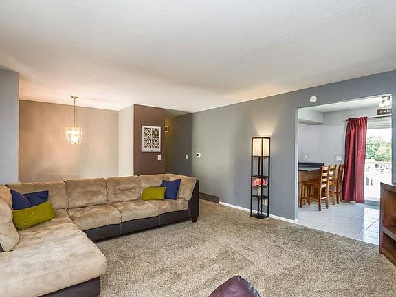 4th image of 611 12th Ave NW