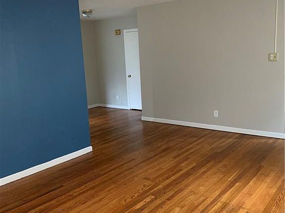 4th image of 426 Lonsdale Ave