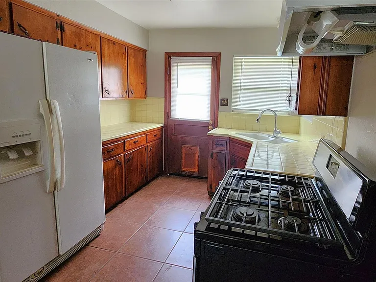 6923 Cole Creek Dr — Photo 5