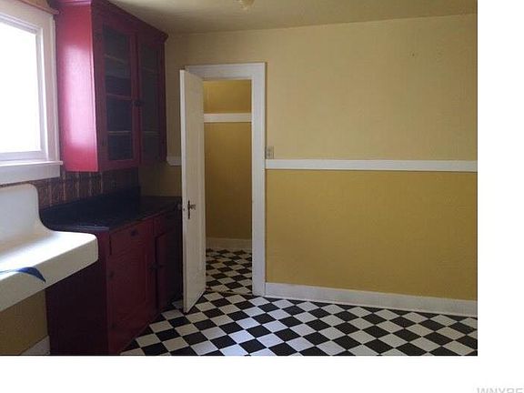 3rd image of 297 Cumberland Ave