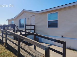 715 Bever Dr, Towanda, KS 67144