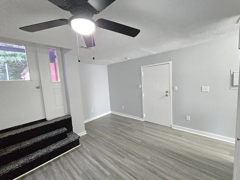 1906 Monongahela Ave #3 — Photo 5