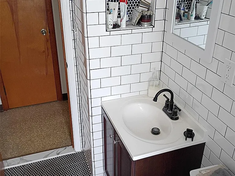 93 E Railroad Ave — Photo 17