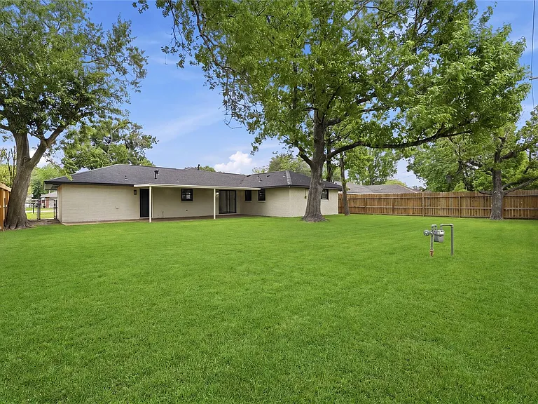 8931 Blankenship Dr — Photo 17