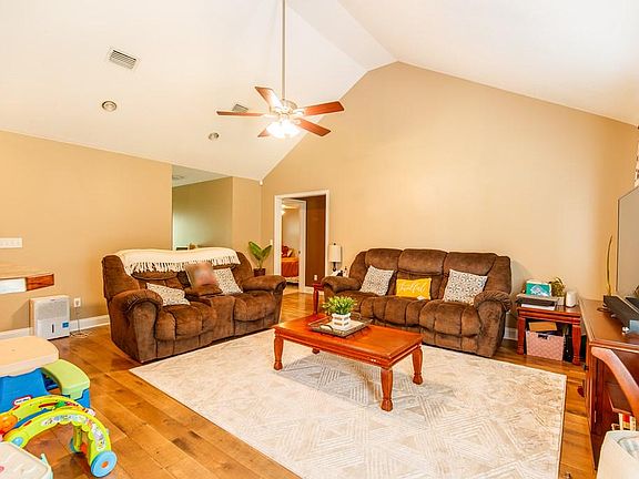 2nd image of 79 Live Oak Trl