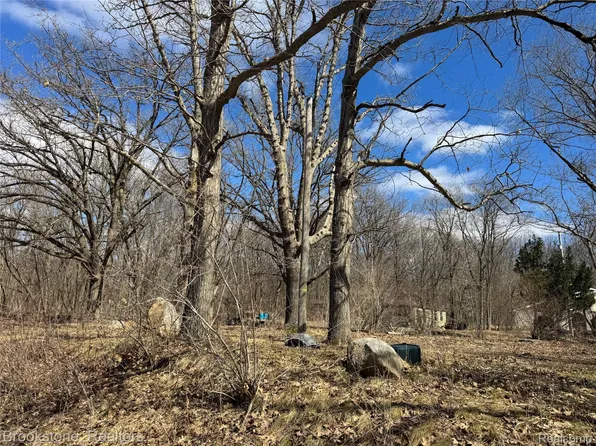 5193 Vassar Rd, Grand Blanc, MI 48439