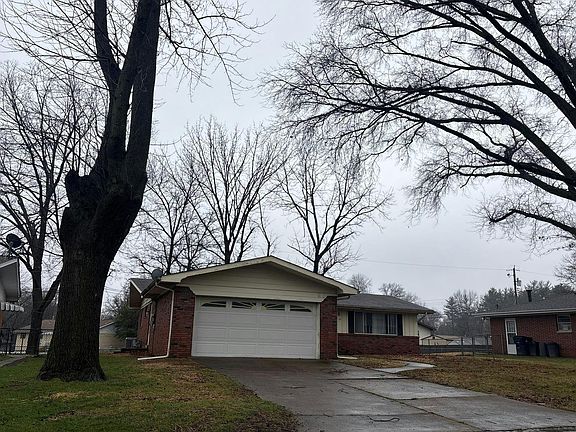 3rd image of 20 Blackburn Dr