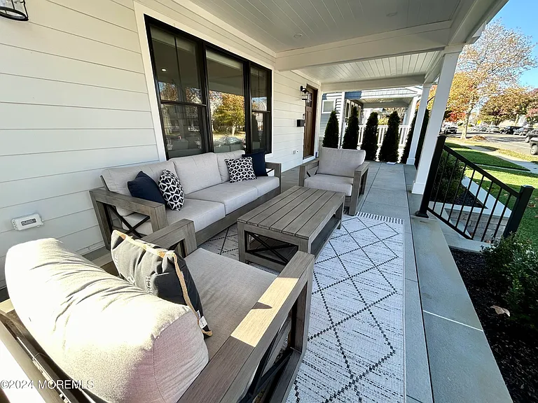 411 Sylvania Ave — Photo 4
